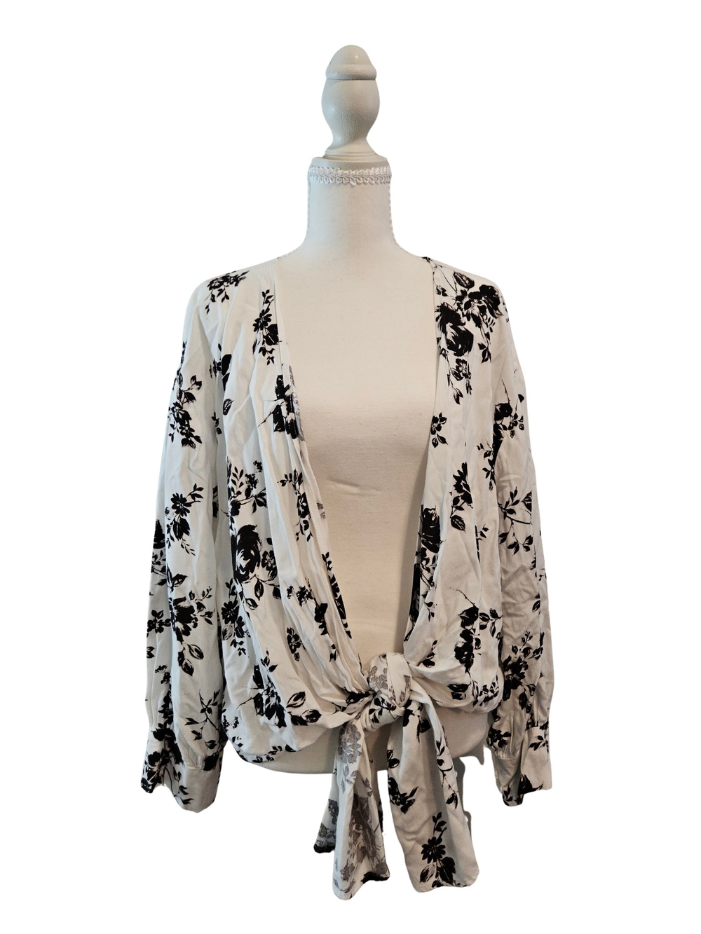 Final Touch Floral Print Deep V-Neck Flowy Cropped Tie-Front Blouse - Size M